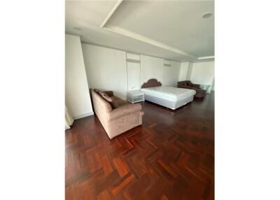 For Rent  3 Bed, 3 Bath, Sukhumvit 49 Brith Room