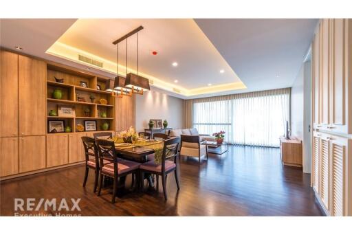 Spacious 2 Bedroom Condo with Park Views in Ruamrudee