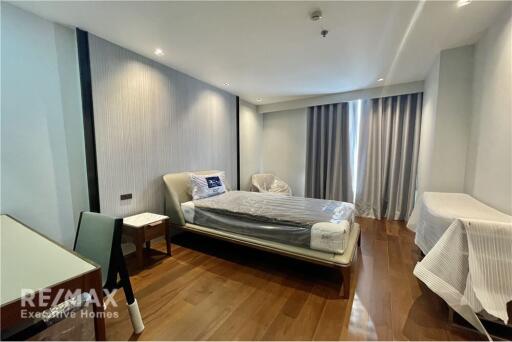 Luxury 3 bedrooms for rent closed to BTS Promphong