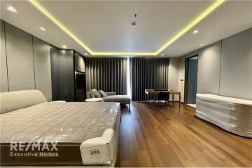 Luxury 3 bedrooms for rent closed to BTS Promphong