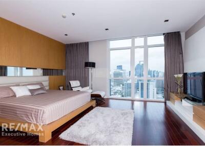 FOR RENT 3BR + Study Condo on 28th Floor at Athenee Residence