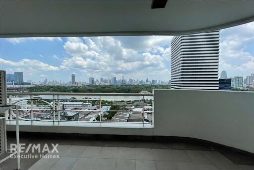 Luxyry lake view 3 bedrooms pet friendly in Asoke