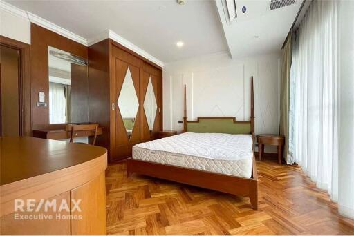 Newly Renovated 3 Bedroom Pet-Friendly Apartment Near BTS Nana!