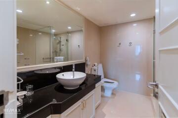 Available ! Stunning - Penthouse 4 Bedrooms on top floor Serviced apartment Sukhumvit 10.