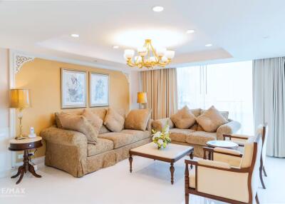 Available ! Stunning - Penthouse 4 Bedrooms on top floor Serviced apartment Sukhumvit 10.