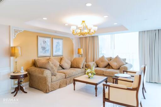 Available ! Stunning - Penthouse 4 Bedrooms on top floor Serviced apartment Sukhumvit 10.