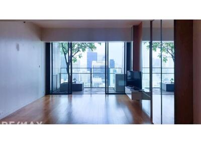 Stunning 2 Bedrooms with balcony on high floor at - The Met - For Rent