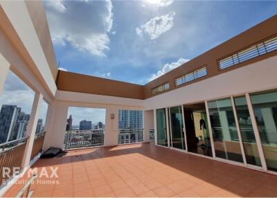 Penthouse Duplex for Rent: Pet-Friendly & Steps Away from BTS Phrom Phong