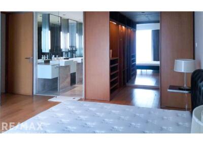 High-Floor 3 Bedroom Condominium with Unobstructed Views at The Met