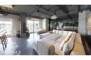 Loft-Style Unit: 3 Beds, 3 Baths with Smart Features at The Clover, Thonglor