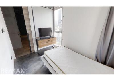 Loft-Style Unit: 3 Beds, 3 Baths with Smart Features at The Clover, Thonglor