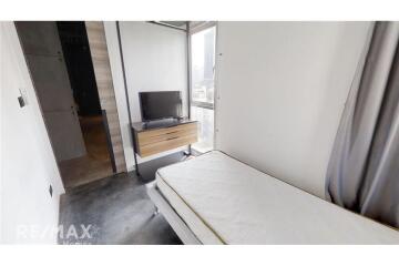 Loft-Style Unit: 3 Beds, 3 Baths with Smart Features at The Clover, Thonglor