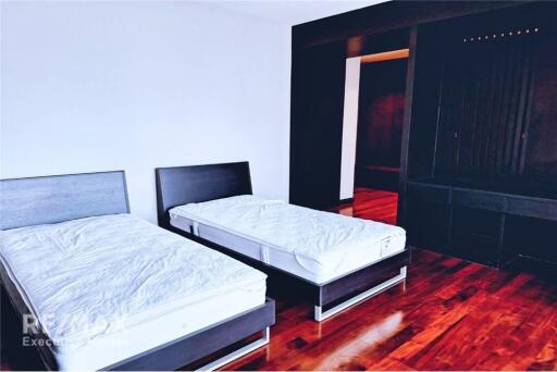 For Rent: Newly renovated 3 Bedrooms Overlook garden and swimming pool With balcony at Supreme Garden