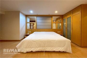 Huge 1 bedroom close to Lumphini Park