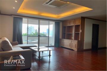 Newly Renovated 2-Bed Condo on High Floor at Newton Tower Condominium, Steps from BTS Nana!