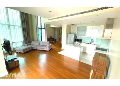 Exquisite Duplex Living in The Bright - Sukhumvit 24