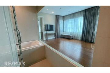 Exquisite Duplex Living in The Bright - Sukhumvit 24