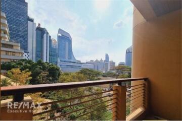 Classic-Style Apartment in Low-Rise Building, Ploenchit, Near BTS Station