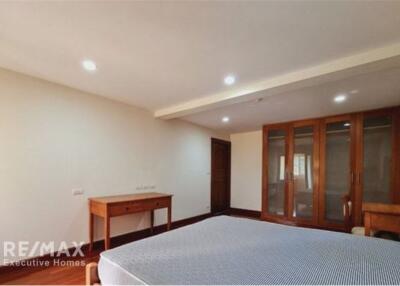 Classic-Style Apartment in Low-Rise Building, Ploenchit, Near BTS Station