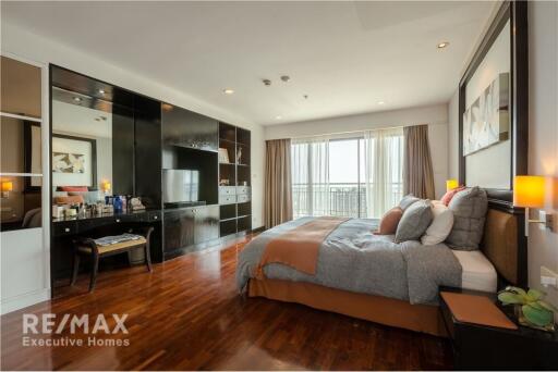 High-Rise Luxury Living: 3 Bedrooms, 3 Bathrooms, Size 240 Sqm, Fully-Furnished