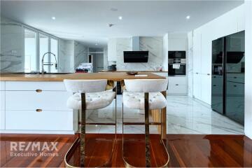 Exceptional 3-Bedroom Newly Renovated Unit in Prime Mansion One: Luxurious Living at Its Finest