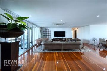 Exceptional 3-Bedroom Newly Renovated Unit in Prime Mansion One: Luxurious Living at Its Finest