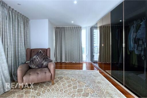 Exceptional 3-Bedroom Newly Renovated Unit in Prime Mansion One: Luxurious Living at Its Finest