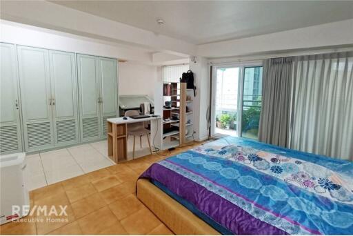 Exquisite 4-Bedroom Duplex Penthouse  Prime Location near BTS Phrom Phong and Emporium