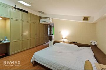 NEW PRICE  4-Bedroom Duplex Penthouse  Prime Location near BTS Phrom Phong and Emporium