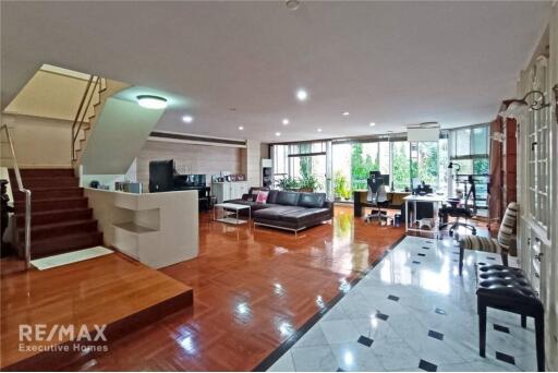 Exquisite 4-Bedroom Duplex Penthouse  Prime Location near BTS Phrom Phong and Emporium