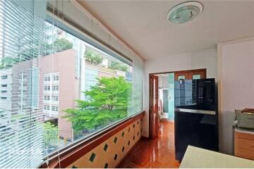 NEW PRICE  4-Bedroom Duplex Penthouse  Prime Location near BTS Phrom Phong and Emporium