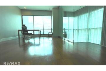 Exquisite Duplex Living in The Bright - Sukhumvit 24