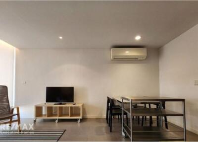 CAT-Friendly Modern 2-Bed, 2-Bath Low-Rise Apartment near Emporium & BTS Phrom Phong