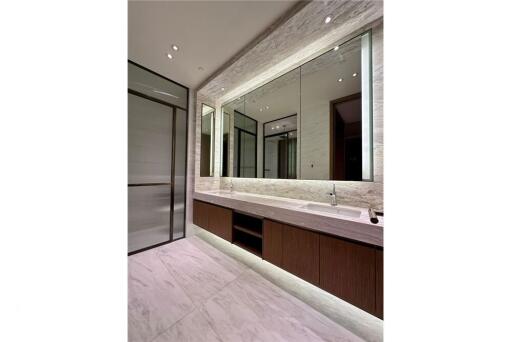 Luxury Living Redefined  Prime 2-Bed, 3-Bath at Scope Langsuan, Bangkok