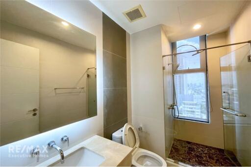 Stunning 2-Bedroom High-Rise Luxury Apartment near BTS Chong Nonsi