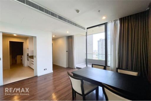 Stunning 2-Bedroom High-Rise Luxury Apartment near BTS Chong Nonsi