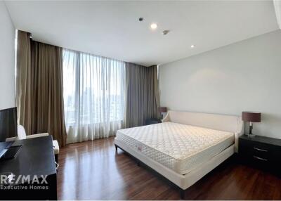 Stunning 2-Bedroom High-Rise Luxury Apartment near BTS Chong Nonsi
