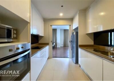 Stunning 2-Bedroom High-Rise Luxury Apartment near BTS Chong Nonsi