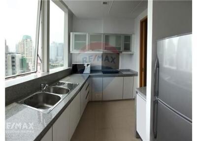 Modern Urban Living: Millennium Residences - 2+1 Bedrooms, 3 Bathrooms, Sukhumvit Soi 20
