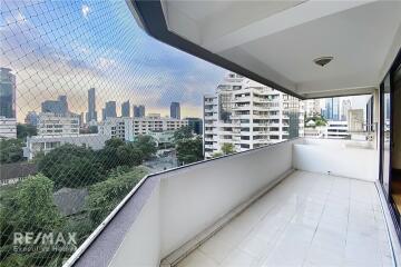 Pet friendly contemporary 3 bedrooms pet freindly Just 800m to BTS Thonglor
