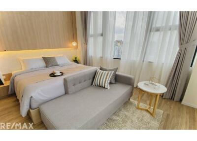 "Luxury Phra Khanong Condo: 2BR, City Views, Amenities"