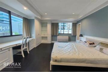 Pet-Friendly 2-Bedroom Apartment  Prime CBD Location, Walk to BTS Saint Louis