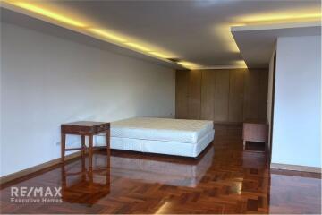 Pet-Friendly 5-Bedroom Spacious Unit with Balcony in Sathorn, Near MRT Lumpini