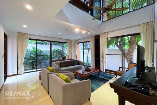 Tropical Resort-Style 3-Story Villa in Mid-Sukhumvit