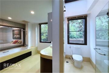 Tropical Resort-Style 3-Story Villa in Mid-Sukhumvit