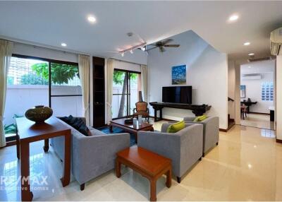 Tropical Resort-Style 3-Story Villa in Mid-Sukhumvit