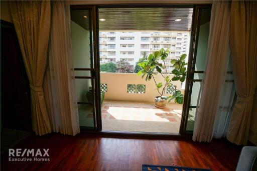 Cozy 3-Bedroom Low-Rise Apartment in Prime Sukhumvit