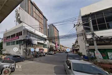 For Sale Comercial Building 6 Units with good yield in Nonthaburi Close to Central Westgate