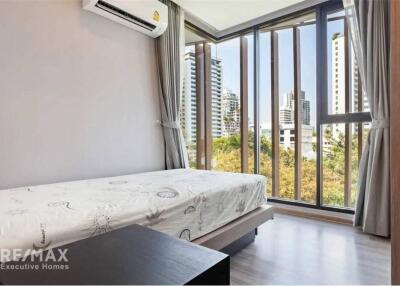 Charming Corner Unit: Newly Furnished 2-Bed, 2-Bath at The Teak Sukhumvit 39