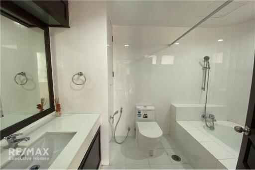 Living in Sukhumvit 23: 3-Bed Pet-Friendly